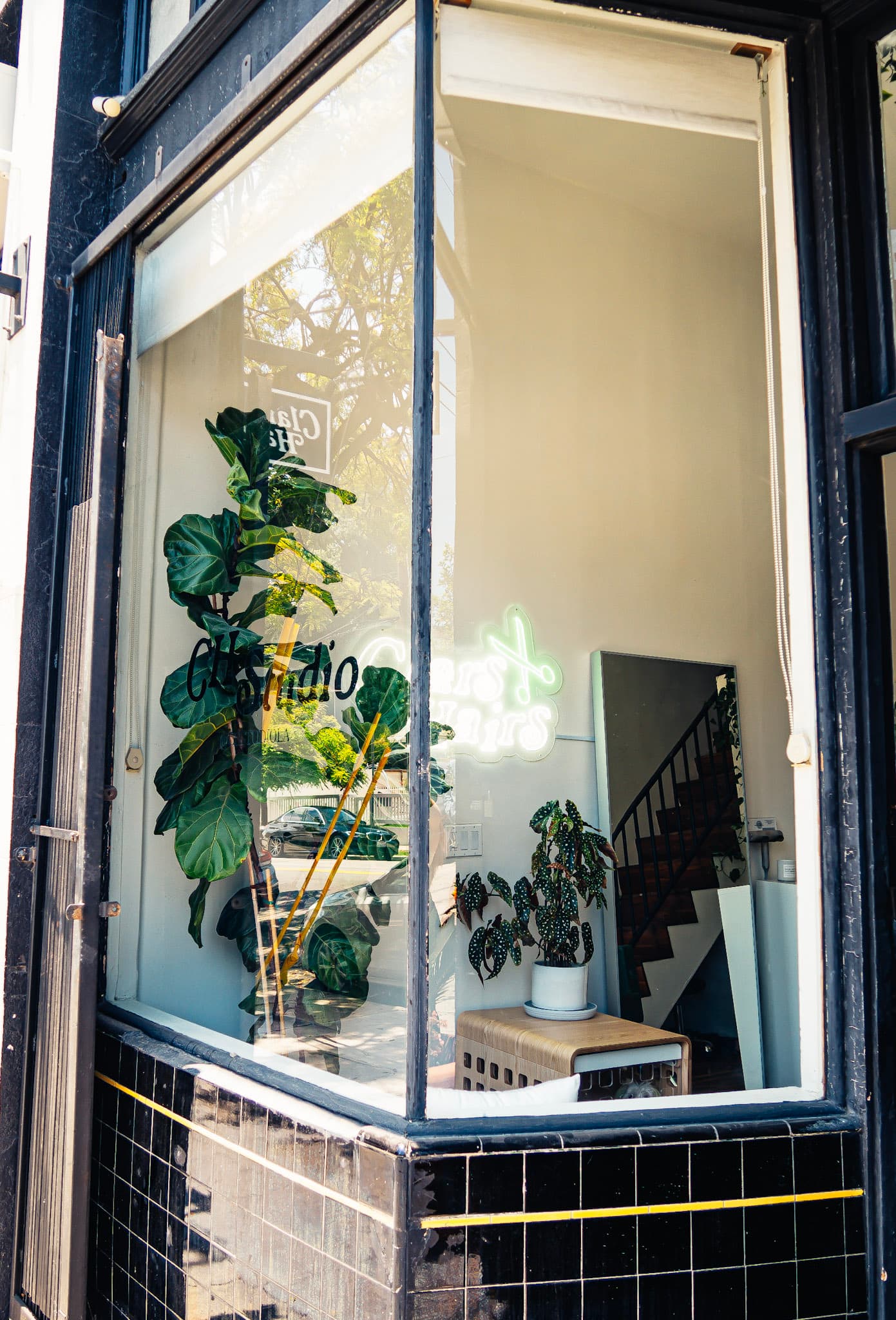 Chair for rent in sunny echo park hair salon! 2